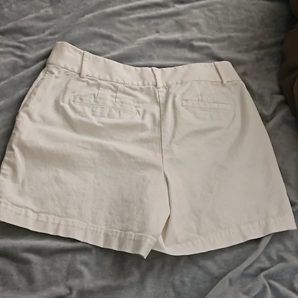 Size 6 Loft Shorts - Picture 3 of 3